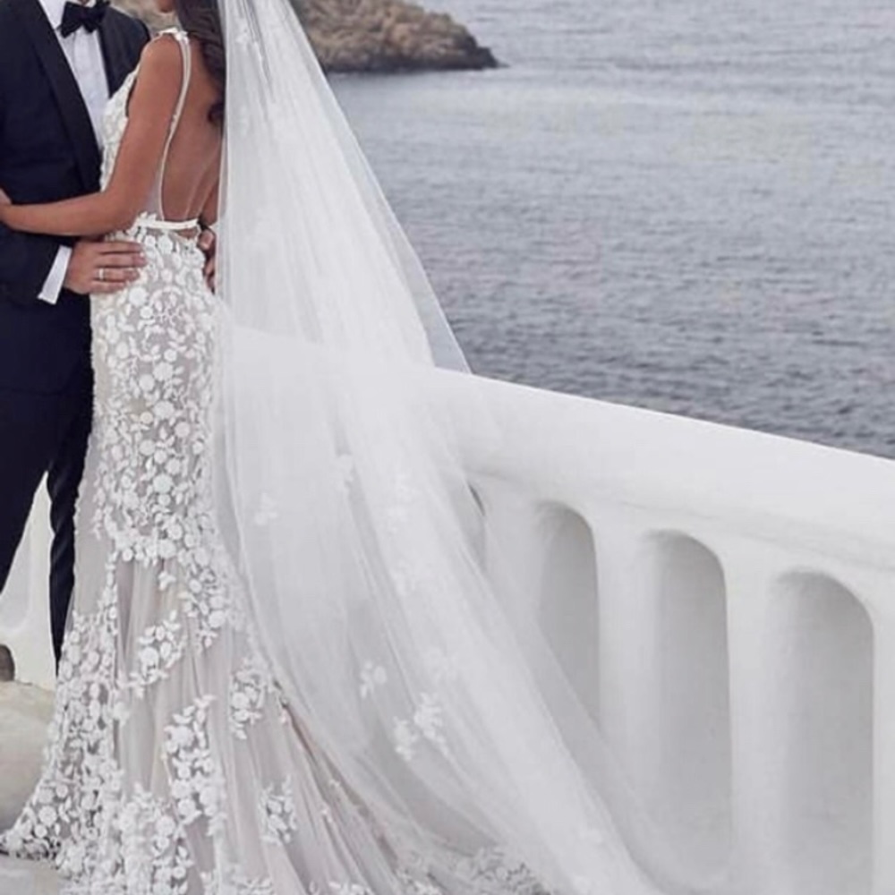 New, never worn wedding dress- make an offer!